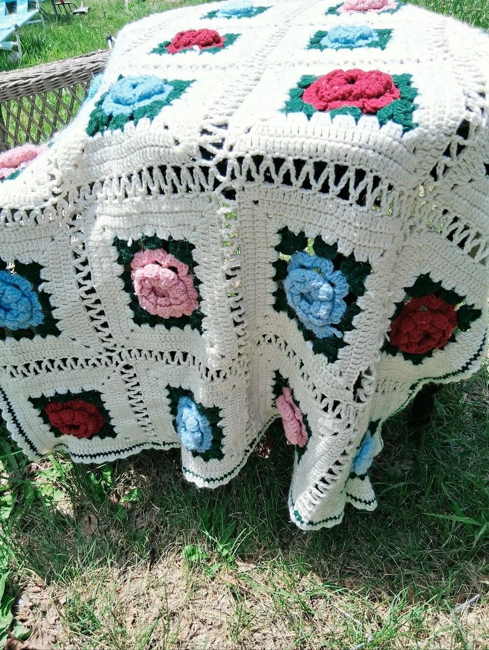 Vintage Granny Square 3D Roses Crochet Throw Blanket Chunky 40X60 Cottage Shabby